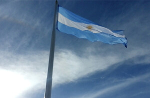 MÁSTIL BANDERA ESCUELA DE 30 Mts CON IZAJE MOTORIZADO