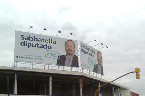 CONSTRUCCION DE CARTEL PUBLICITARIO EN ALTURA