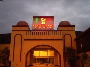 CARTEL y COLUMNA CON ROTULOS CORPÓREOS TRANSLUMINADOS